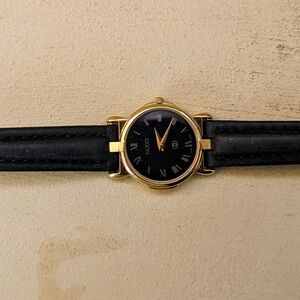 Vintage women's Gucci watch